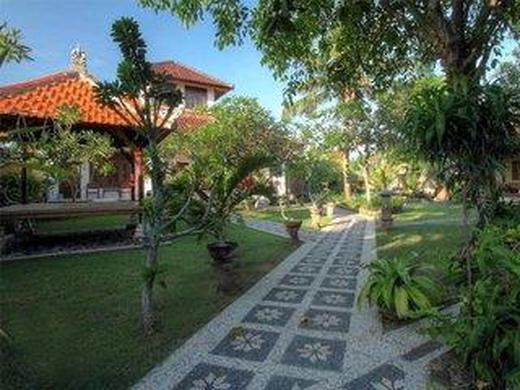 Puri Nusa Beach Hotel