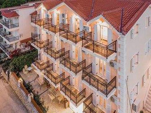 Stellatos House and Suites