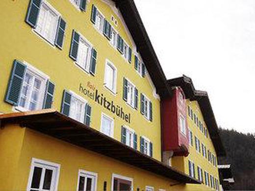 HENRI - Country House