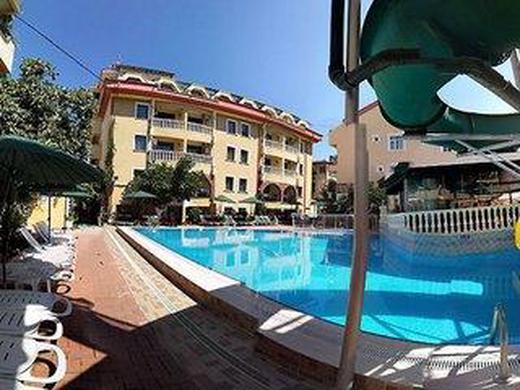 Maxwell Holiday Club